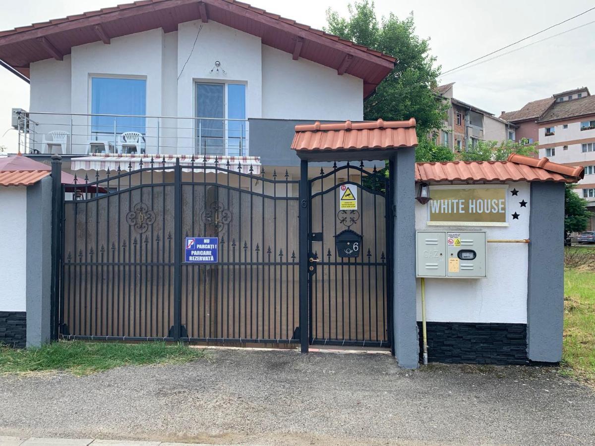 White House Guest House Hunedoara Exterior foto